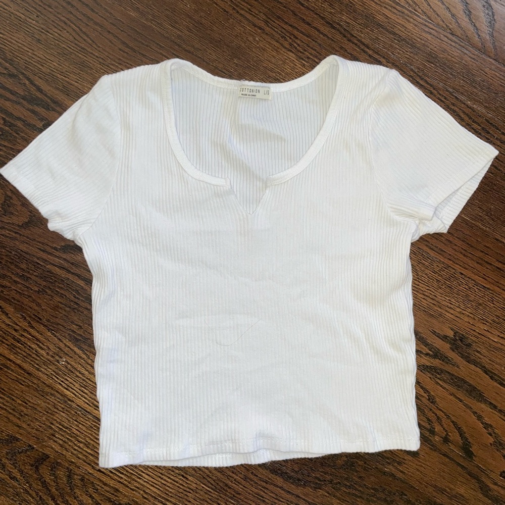plain white vneck tee